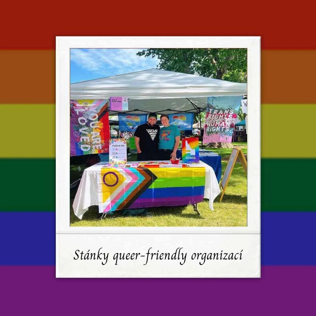 stánky queer organizací na Pilsen Pride v Papírně